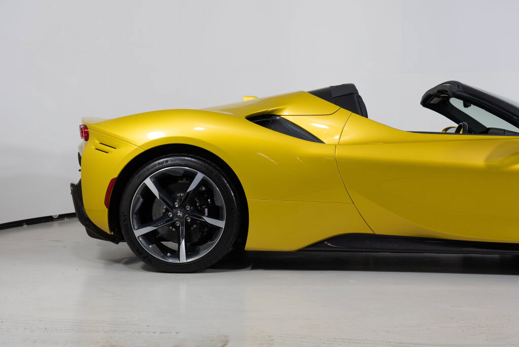 Used 2022 Ferrari SF90 Spider image 16