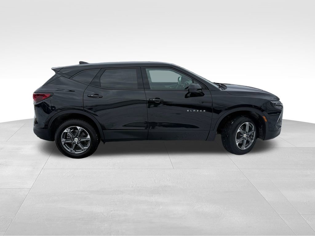 Used 2023 Chevrolet Blazer LT image 9