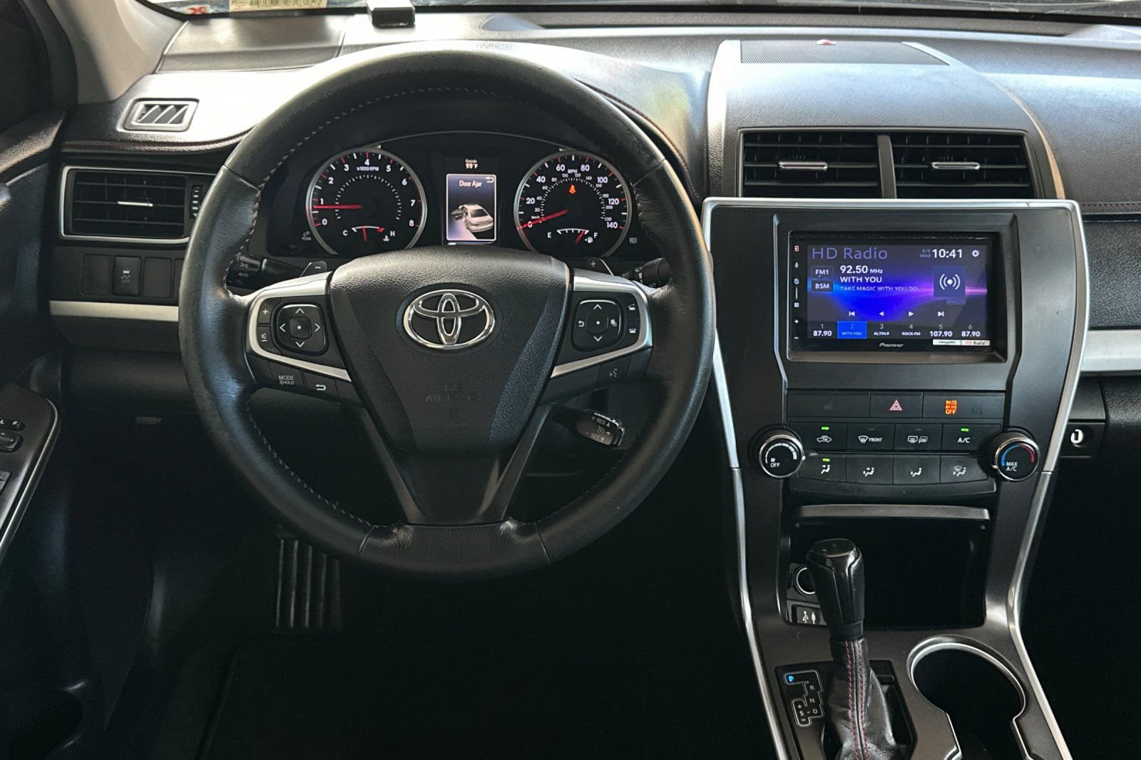 Used 2015 Toyota Camry SE w/ Moonroof Package FWD image 13
