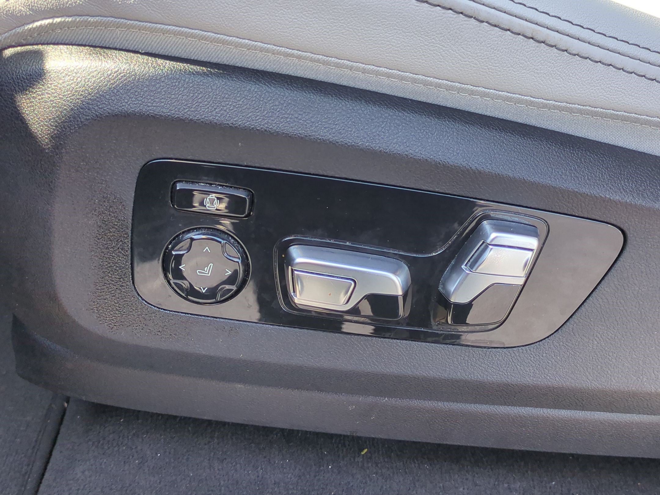 Used 2024 BMW X5 sDrive40i w/ M Sport Package RWD image 15