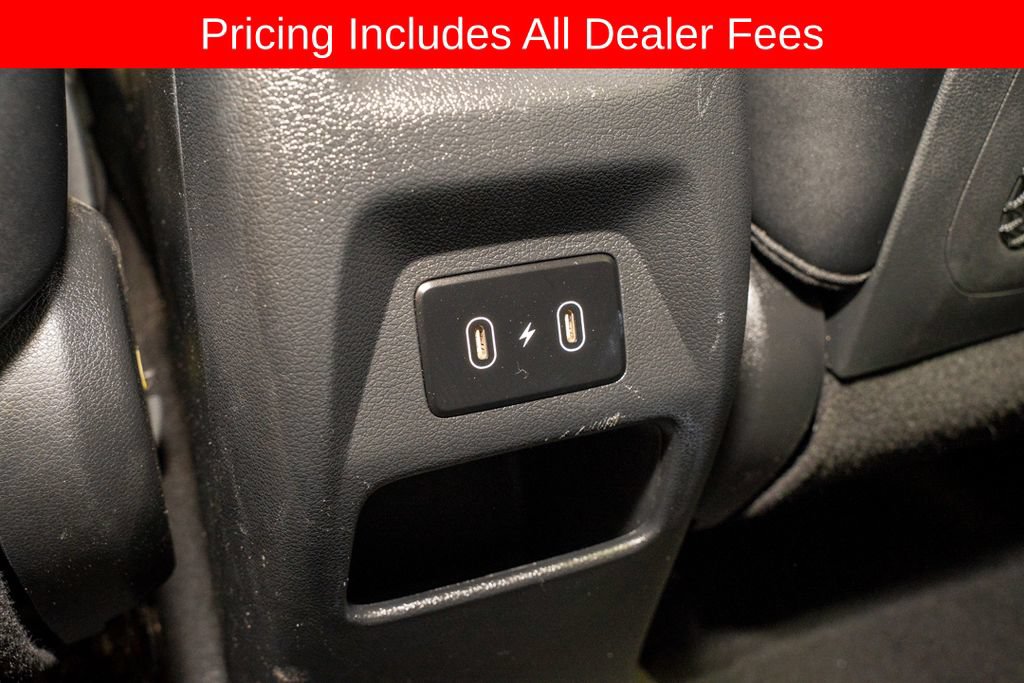 Used 2024 Hyundai Venue Limited FWD image 7
