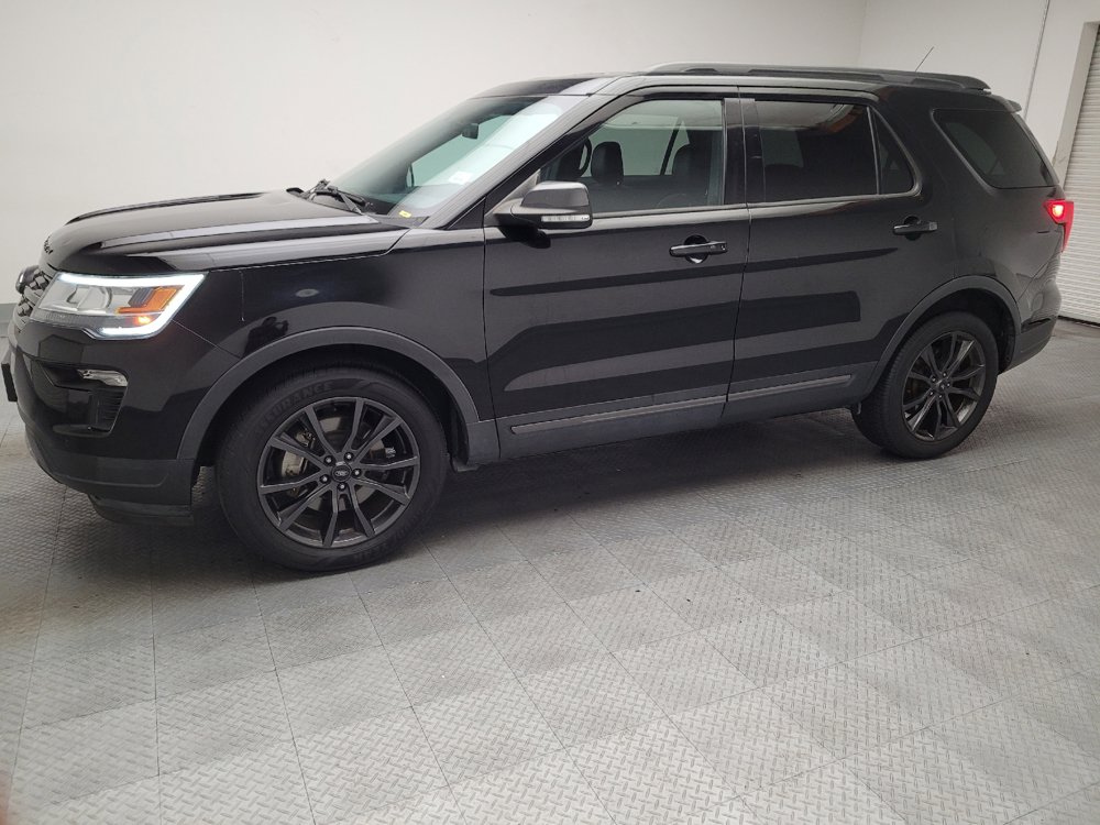Used 2018 Ford Explorer XLT w/ Equipment Group 202A FWD image 2