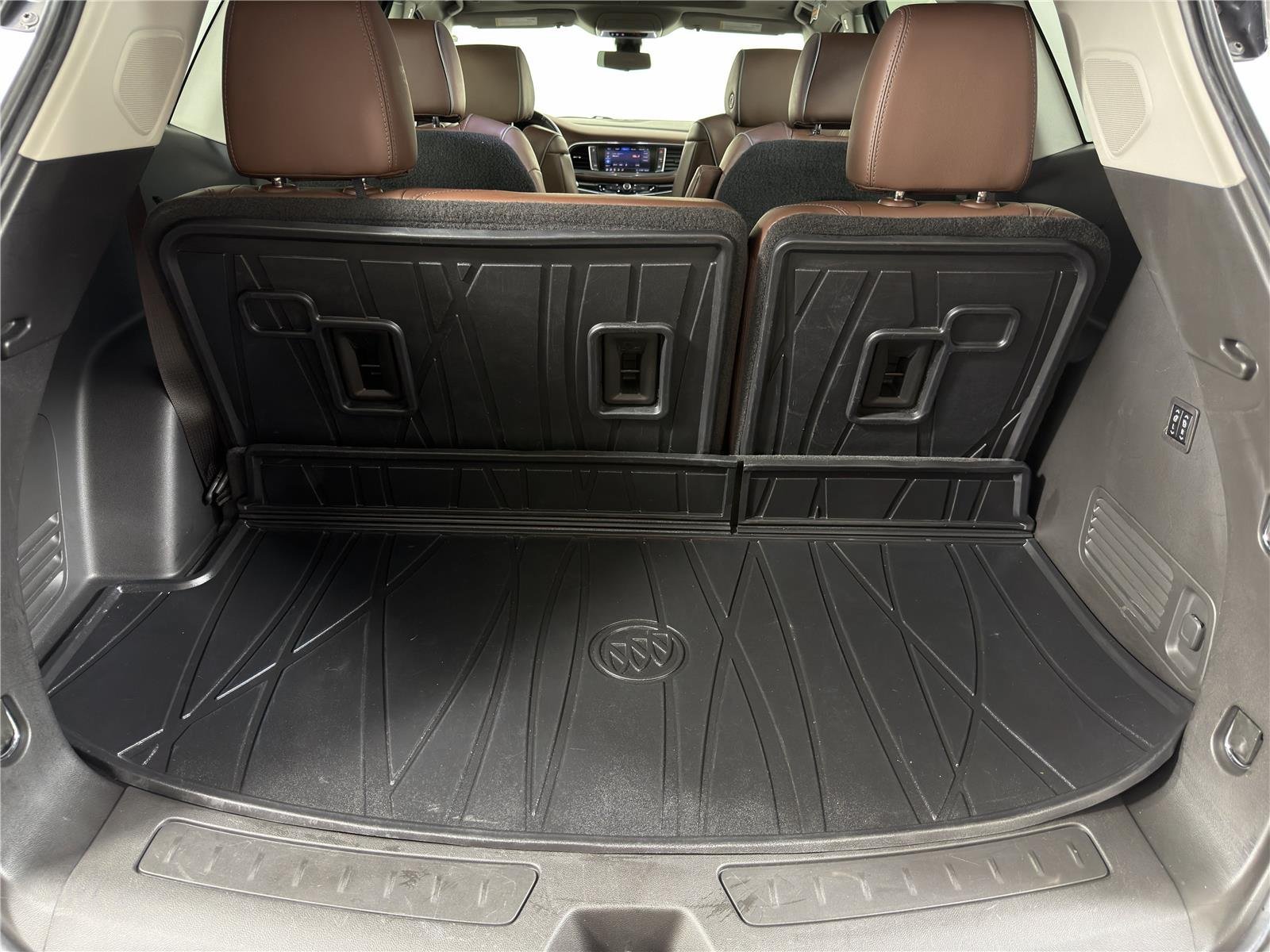 Used 2021 Buick Enclave Avenir w/ Avenir Technology Package FWD image 17