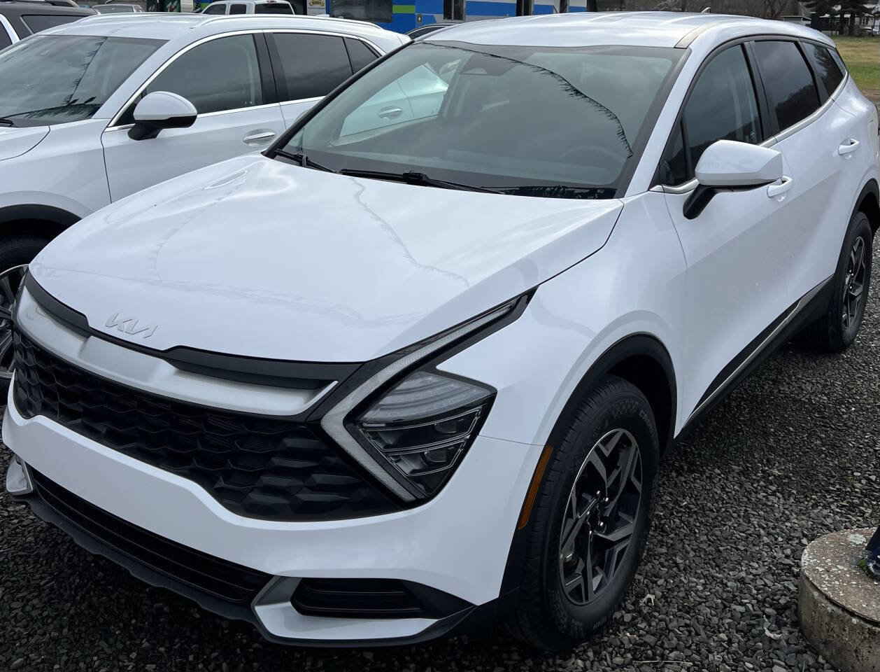 Used 2025 Kia Sportage LX image 1