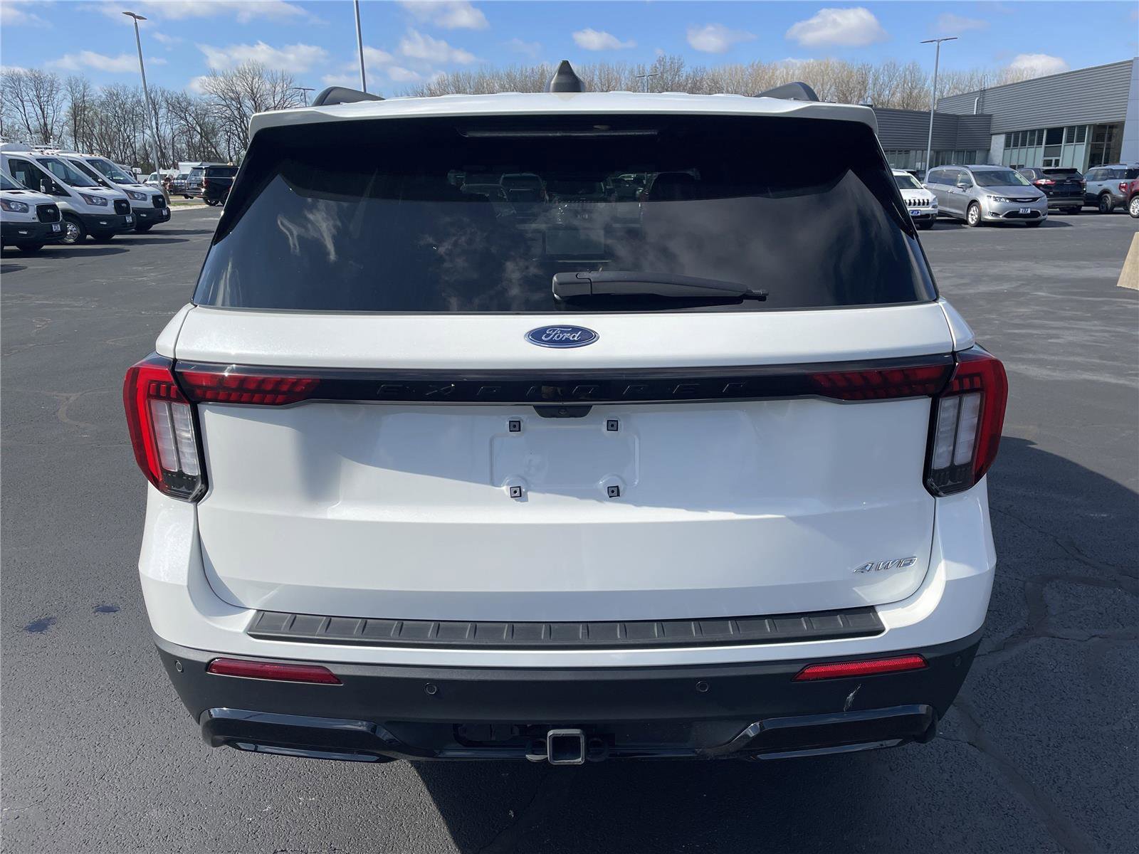 Used 2025 Ford Explorer ST-Line w/ Premium Package AWD/4WD image 4