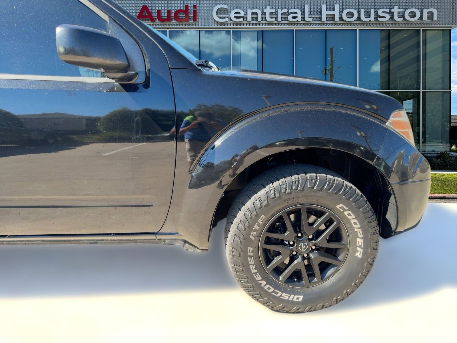 Used 2014 Nissan Frontier SV image 12