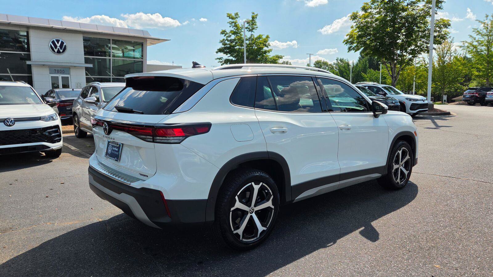 Certified 2026 Volkswagen Tiguan SE AWD/4WD image 4