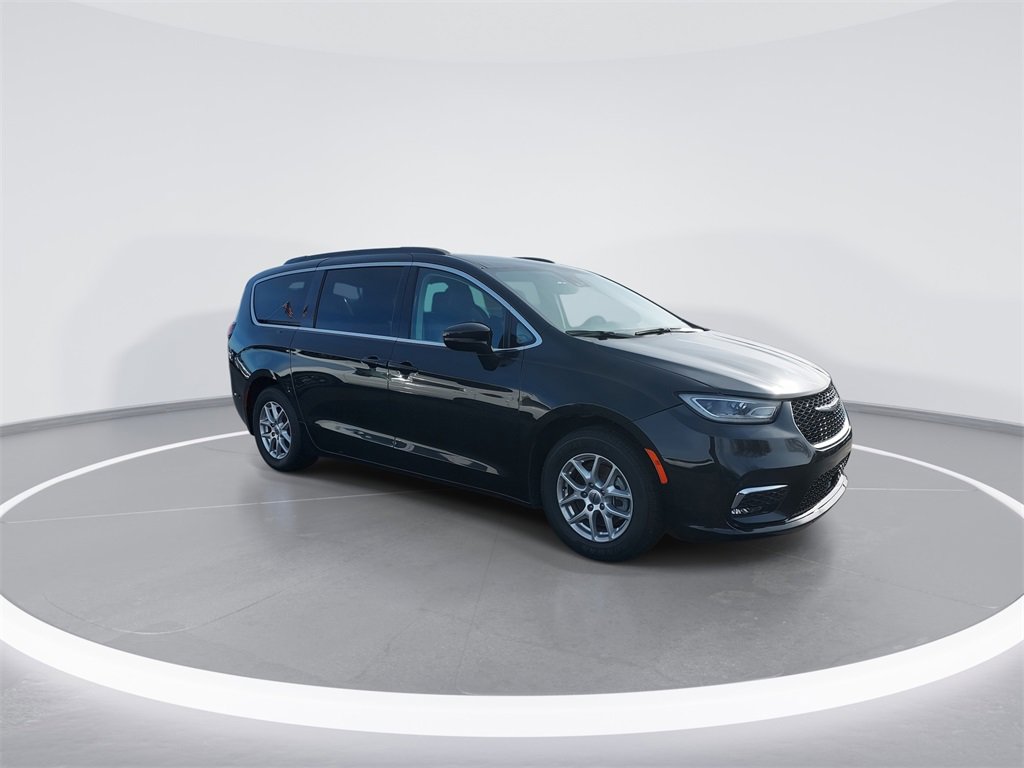 Used 2022 Chrysler Pacifica Touring-L image 2