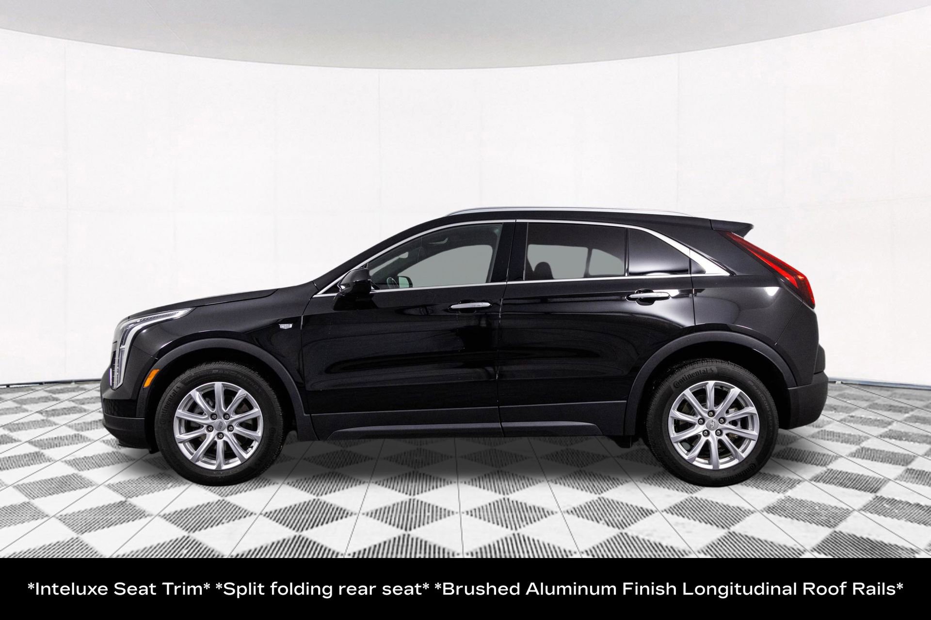 Used 2023 Cadillac XT4 Luxury w/ Cold Weather Package image 11
