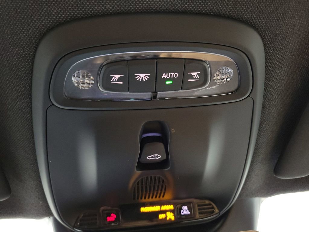 Used 2019 Volvo XC40 T5 Momentum image 22