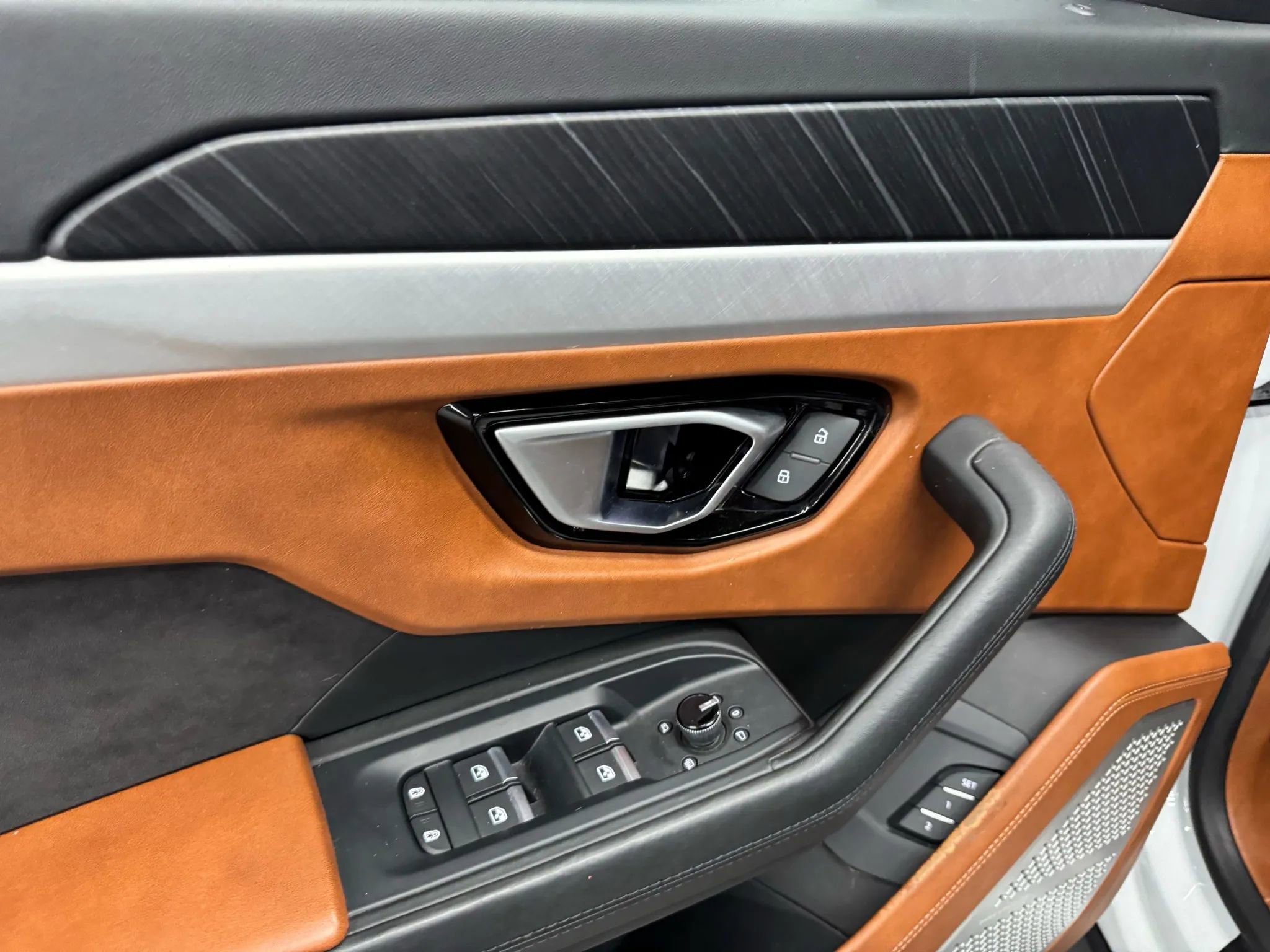 Used 2021 Lamborghini Urus image 17