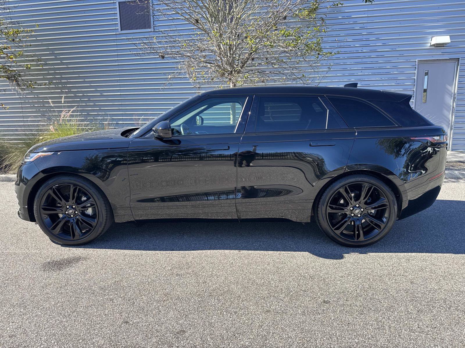 Used 2023 Land Rover Range Rover Velar HST image 2