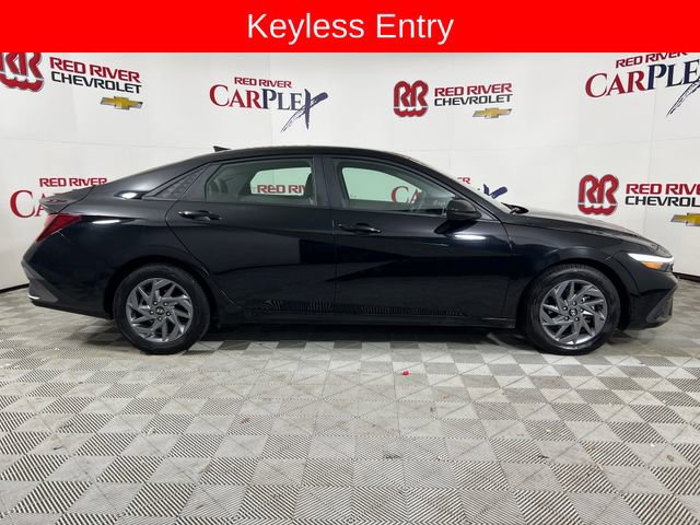 Used 2024 Hyundai Elantra SEL image 10