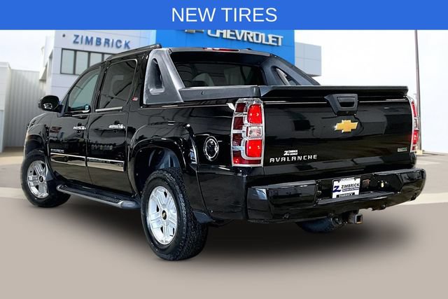 Used 2010 Chevrolet Avalanche LT w/ Luxury Package AWD/4WD image 4
