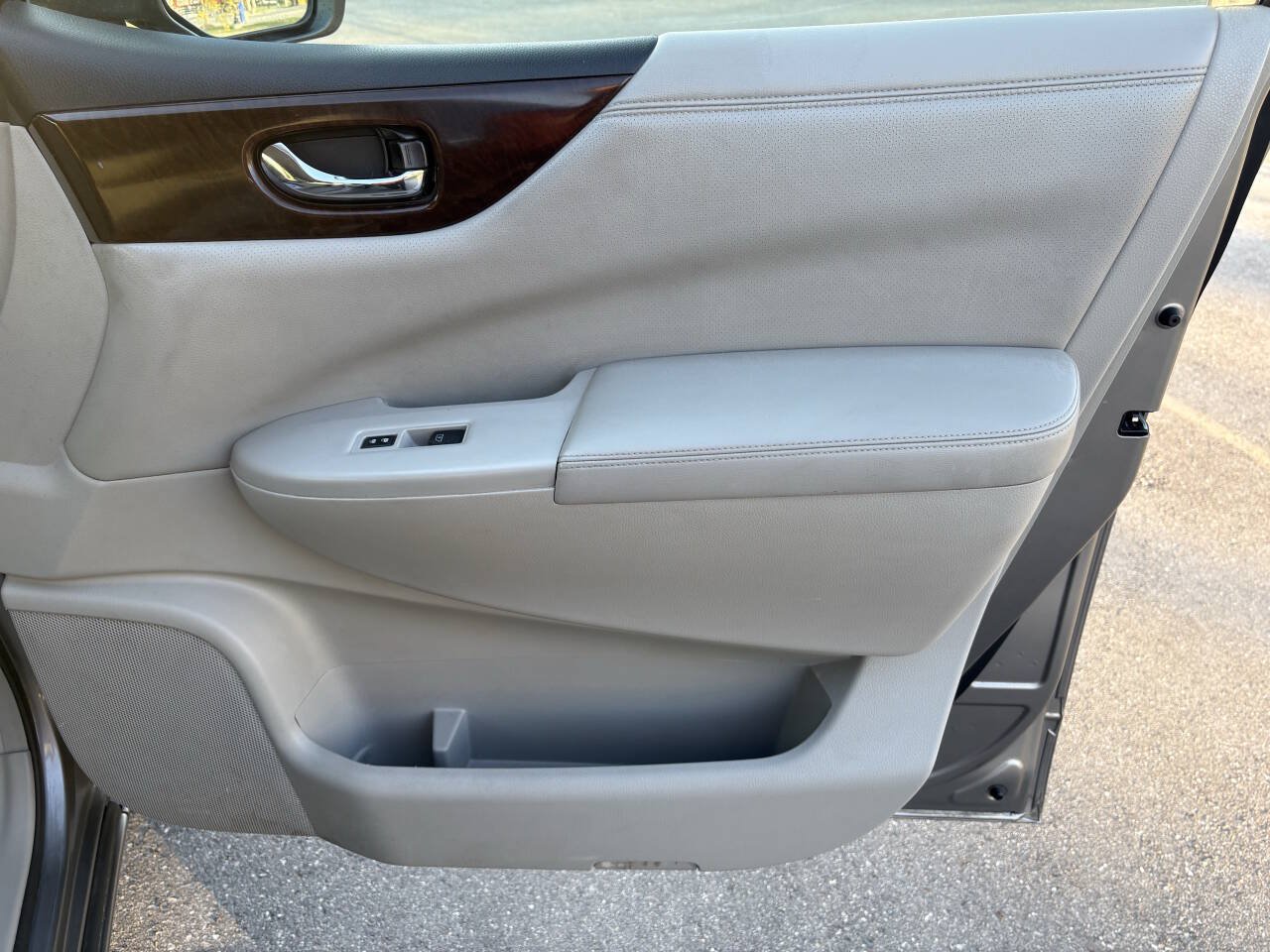 Used 2011 Nissan Quest SV FWD image 26