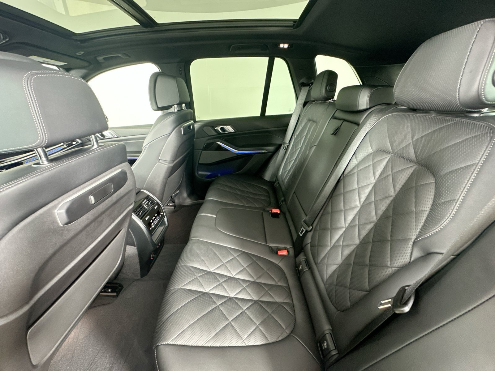 Used 2024 BMW X5 M60i w/ Climate Comfort Package AWD/4WD image 39