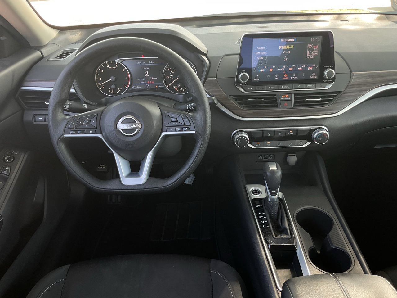 Used 2025 Nissan Altima 2.5 SV FWD image 9
