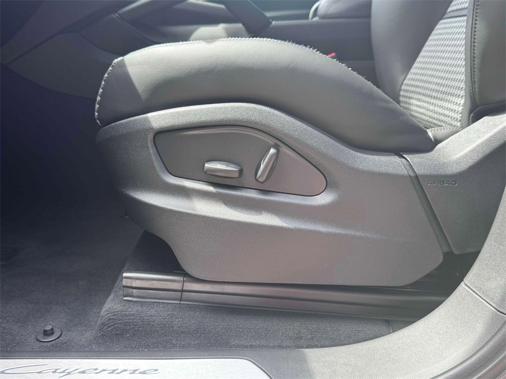 New 2025 Porsche Cayenne Coupe image 14