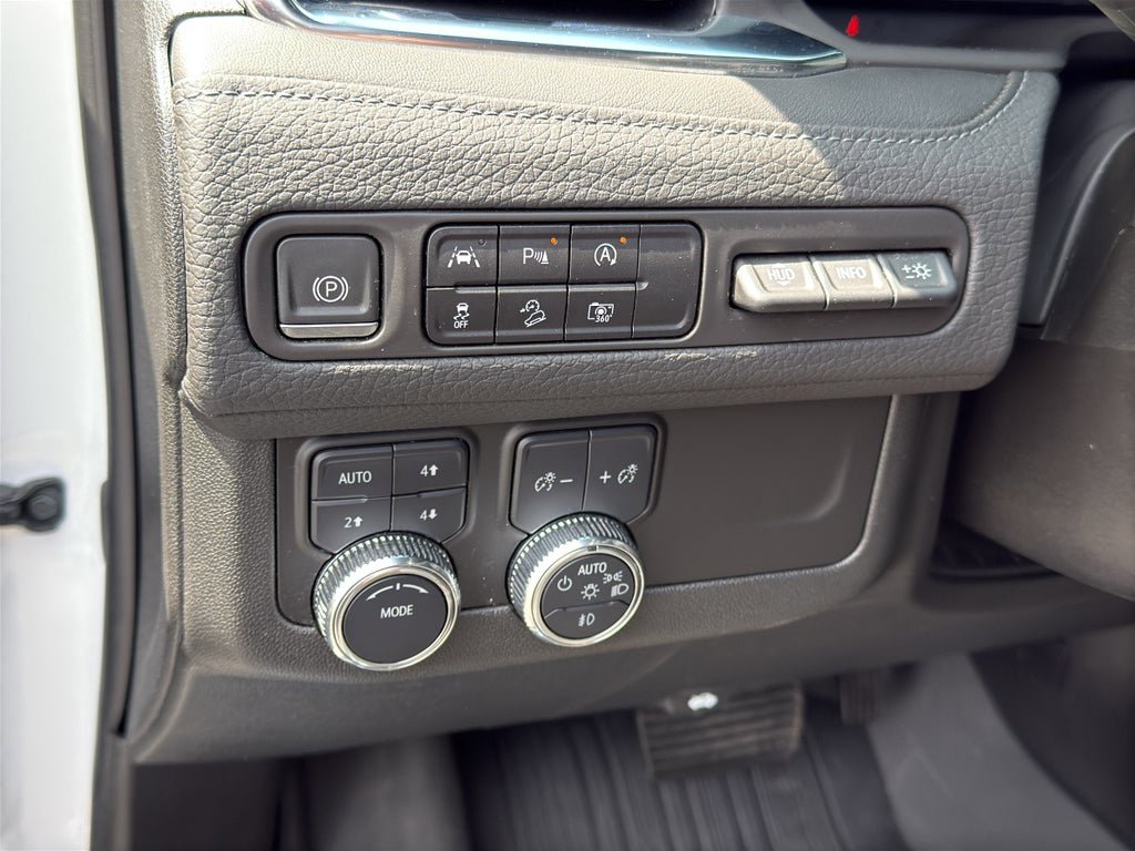 Used 2024 GMC Yukon Denali image 11