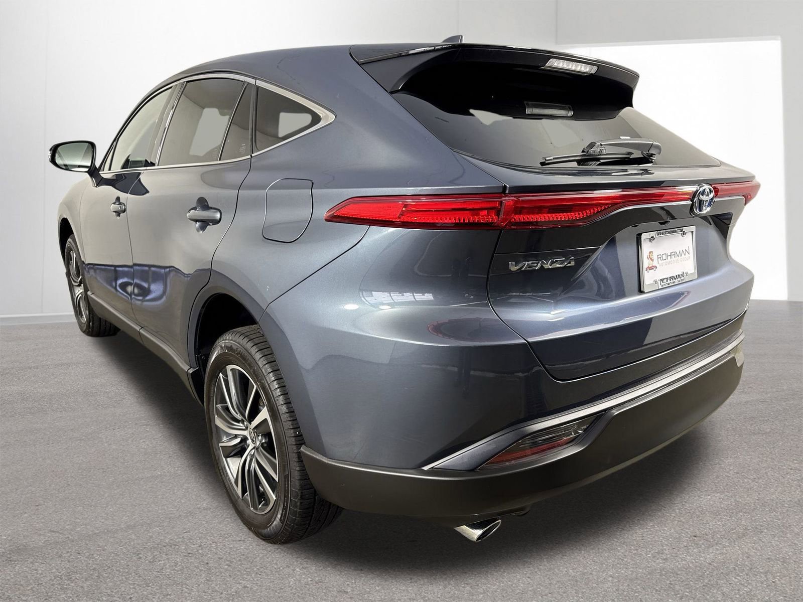 Used 2024 Toyota Venza LE image 30