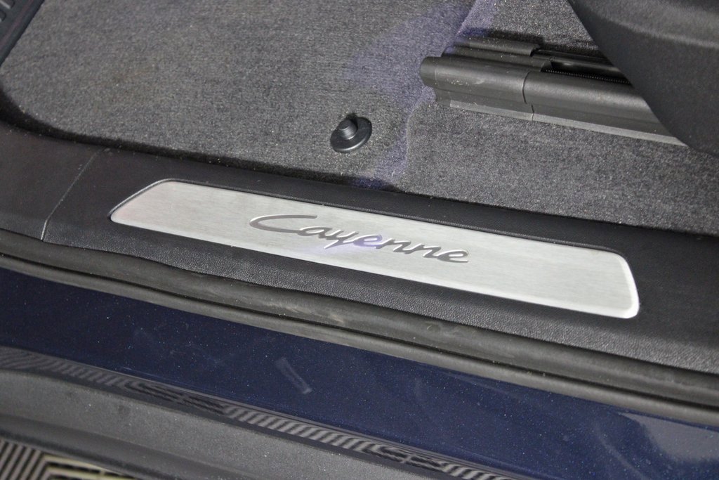 Used 2025 Porsche Cayenne Coupe image 18