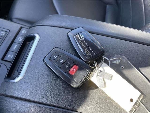 Used 2022 Toyota Highlander XLE image 69