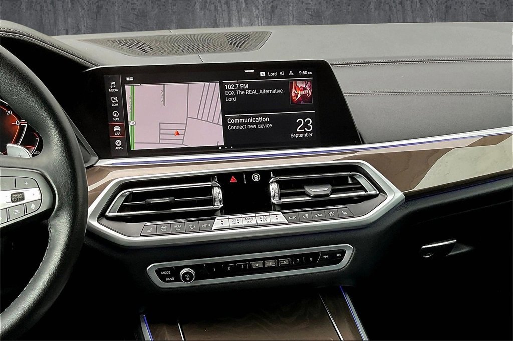 Used 2022 BMW X5 xDrive40i w/ Parking Assistance Package image 9