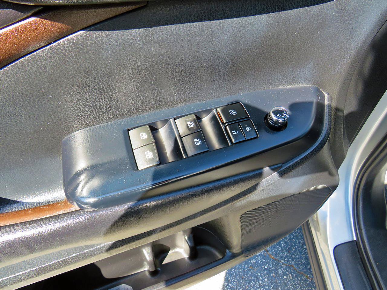 Used 2018 Toyota Highlander XLE FWD image 29