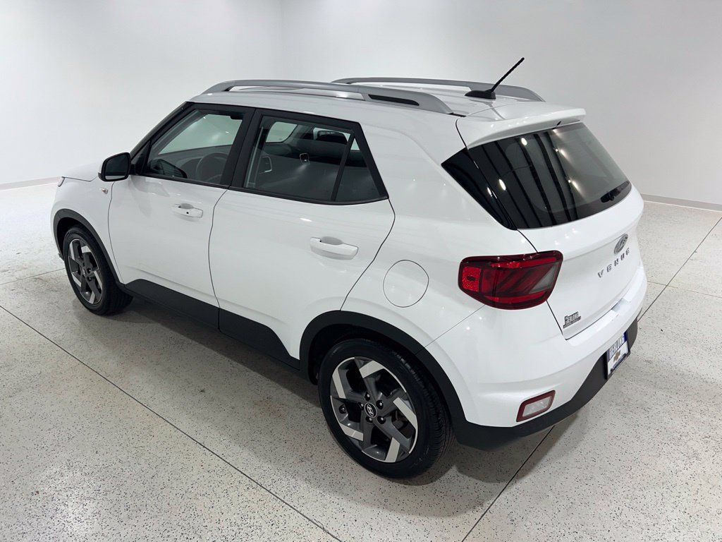 Used 2025 Hyundai Venue SEL FWD image 3