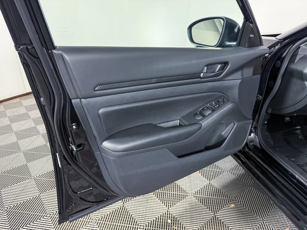 Certified 2025 Nissan Altima 2.5 S FWD image 37