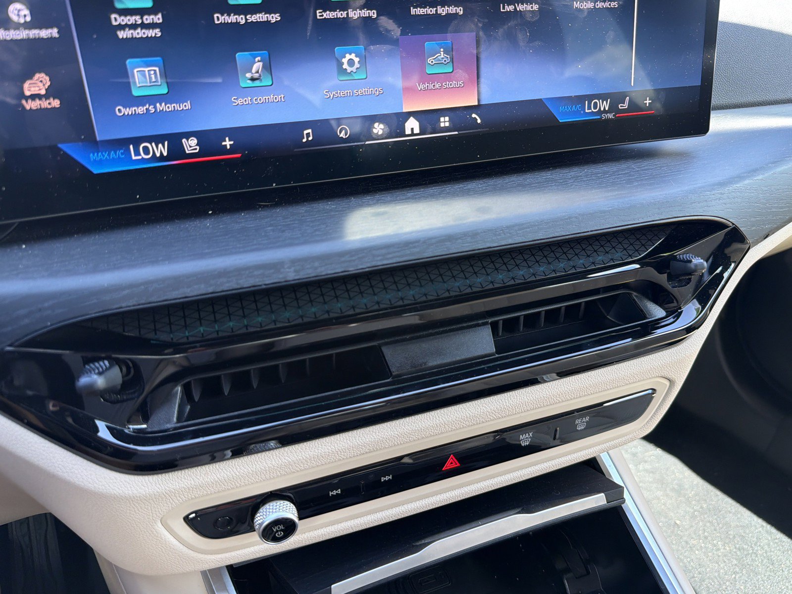 New 2025 BMW 330i Sedan w/ M Sport Package RWD image 33