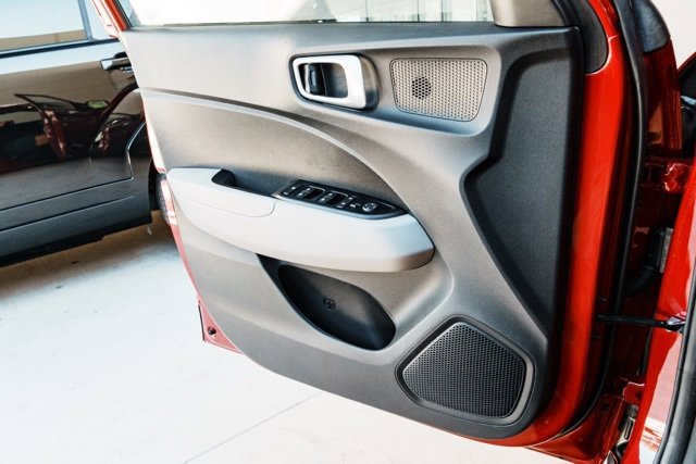 Certified 2021 Hyundai Venue SEL image 17