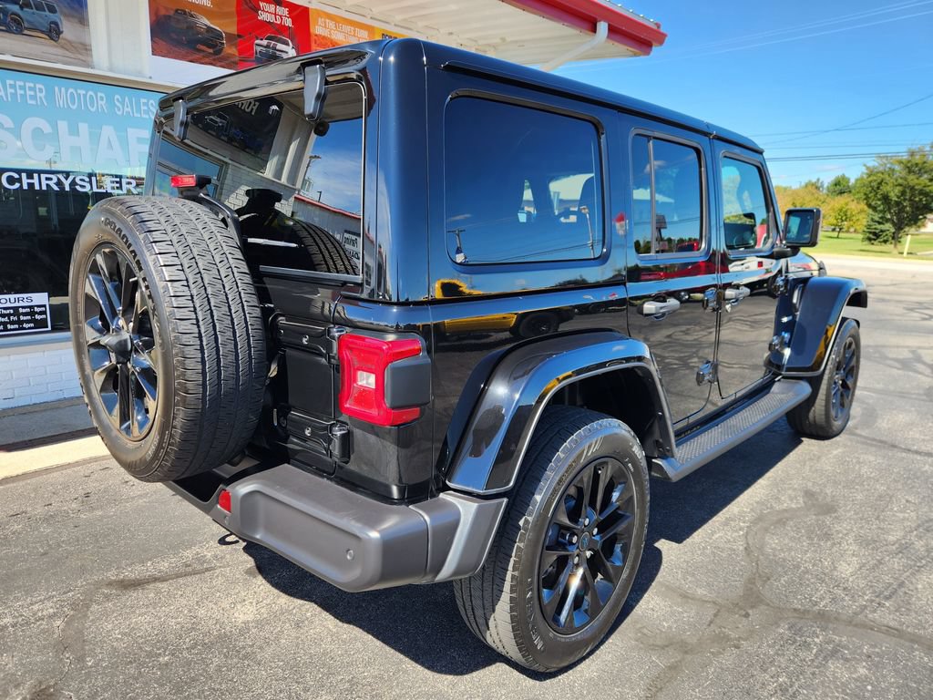 Used 2024 Jeep Wrangler Unlimited Sahara w/ Technology Group AWD/4WD image 3