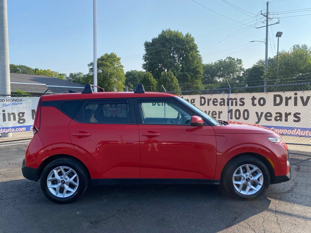 Used 2022 Kia Soul LX w/ Technology Package FWD image 2