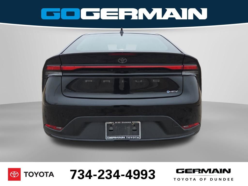 Used 2025 Toyota Prius LE image 9