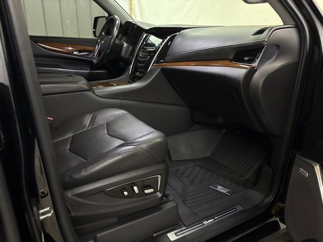 Used 2019 Cadillac Escalade Premium Luxury AWD/4WD image 33