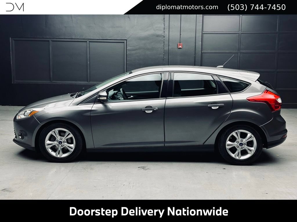 Used 2014 Ford Focus SE w/ SE Winter Package FWD image 4
