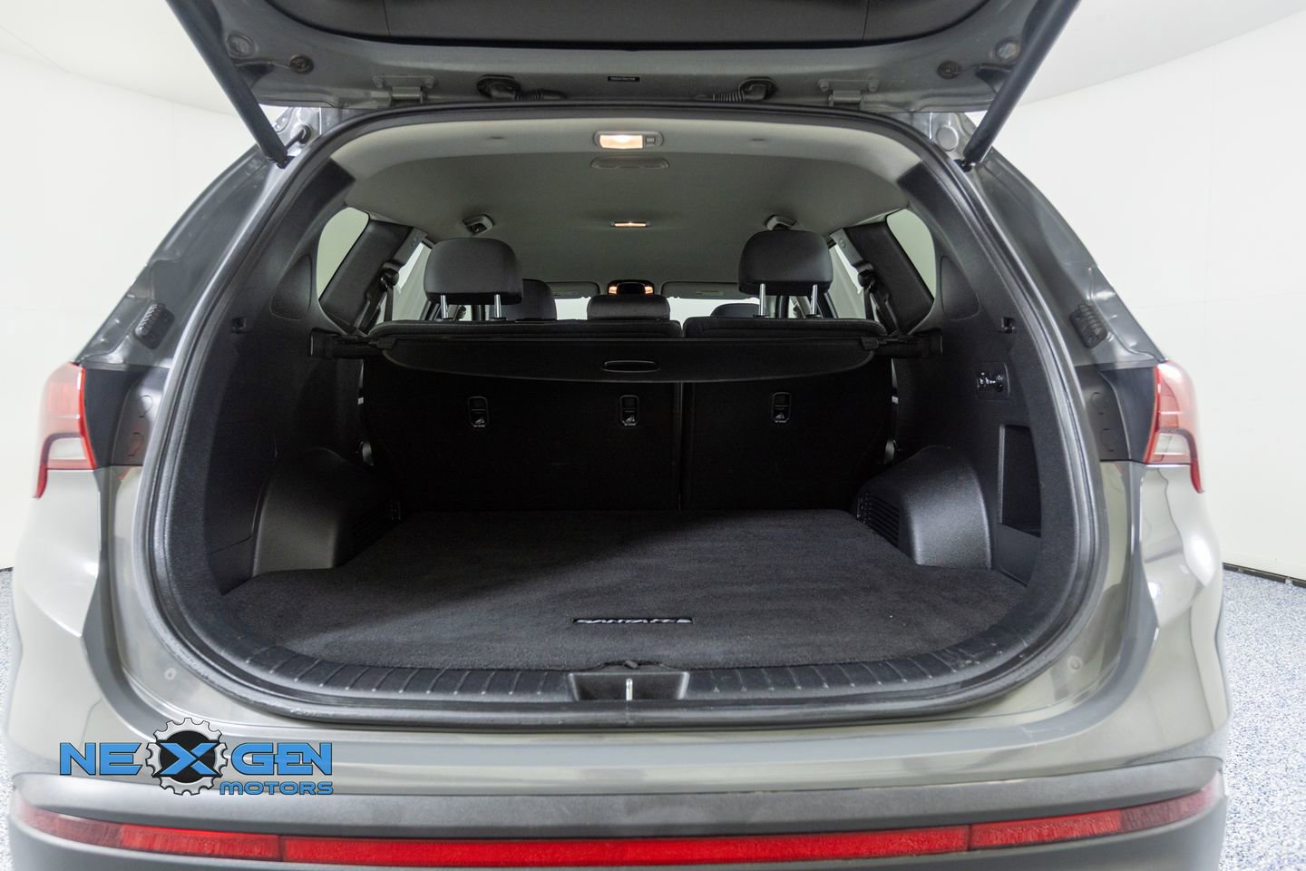 Used 2022 Hyundai Santa Fe SEL w/ Convenience Package image 46