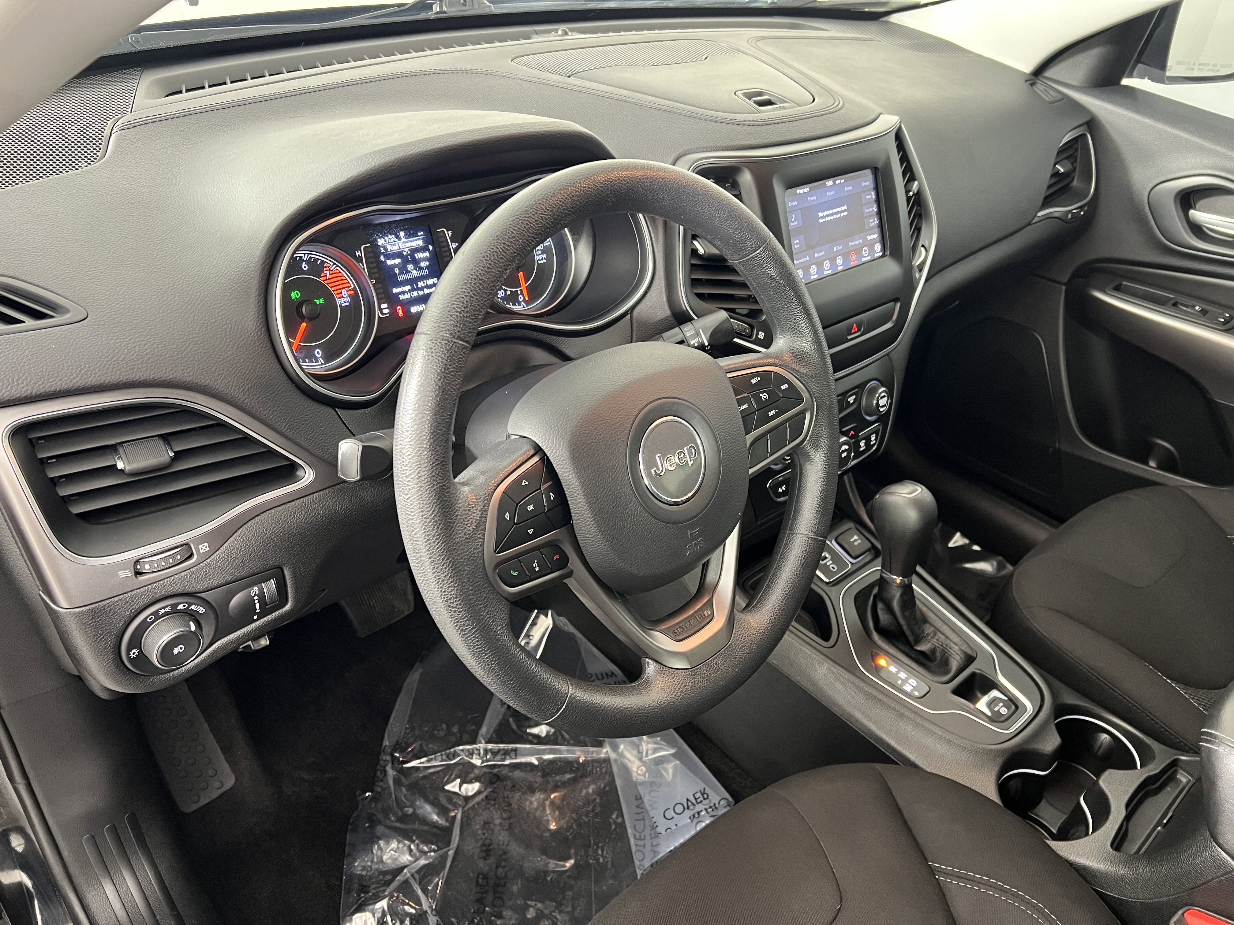 Used 2019 Jeep Cherokee Latitude w/ Popular Appearance Group image 17