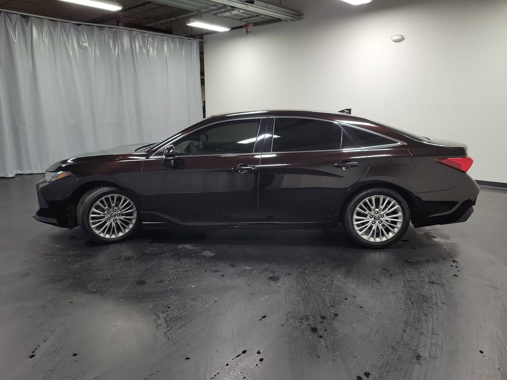 Used 2019 Toyota Avalon Limited image 5