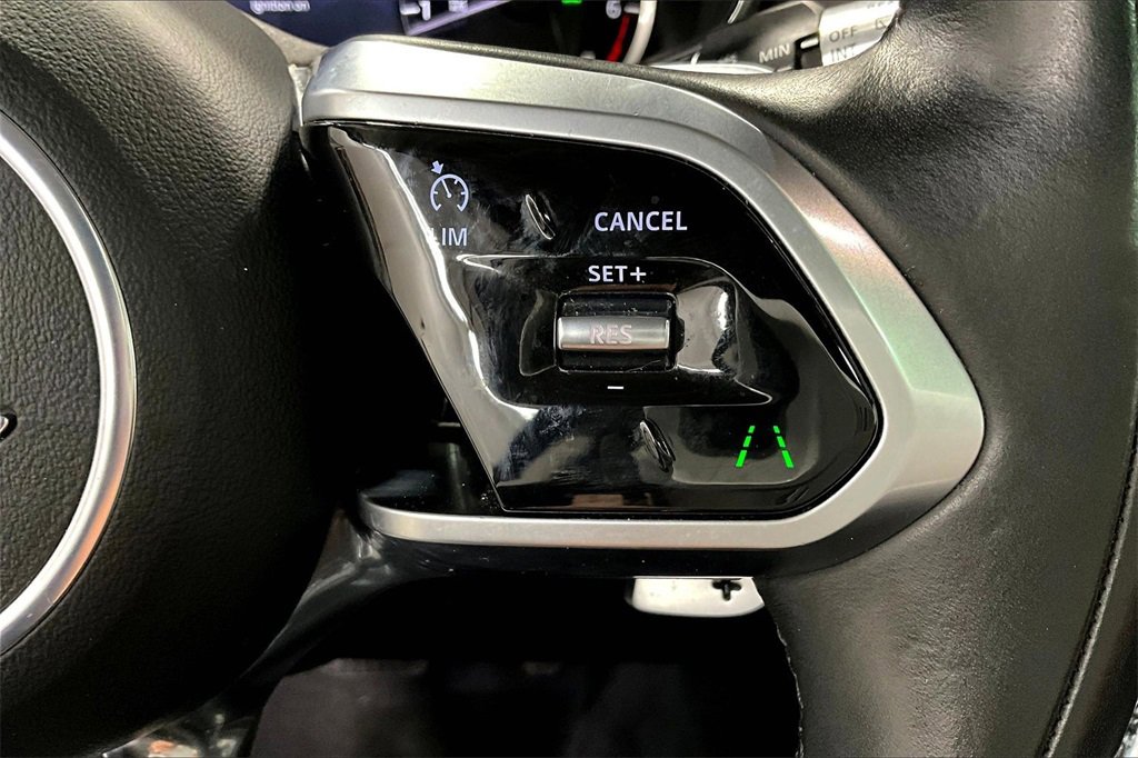 Used 2021 Jaguar F-PACE image 11