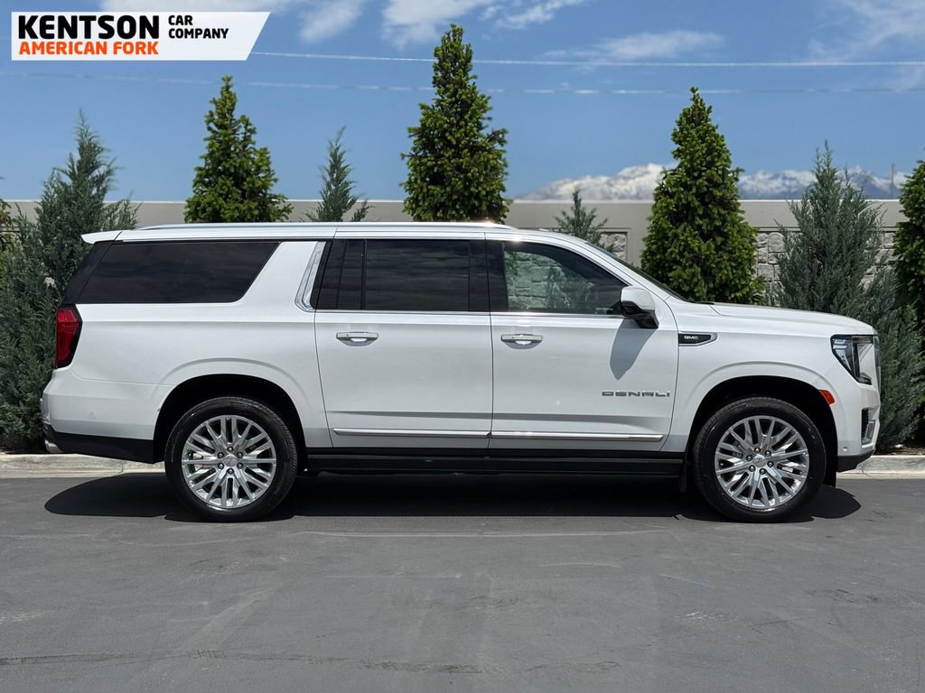 Used 2024 GMC Yukon XL Denali w/ Advanced Technology Package AWD/4WD image 9