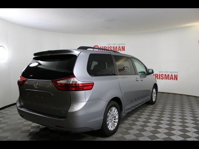 Used 2017 Toyota Sienna XLE w/ XLE Navigation Package FWD image 8