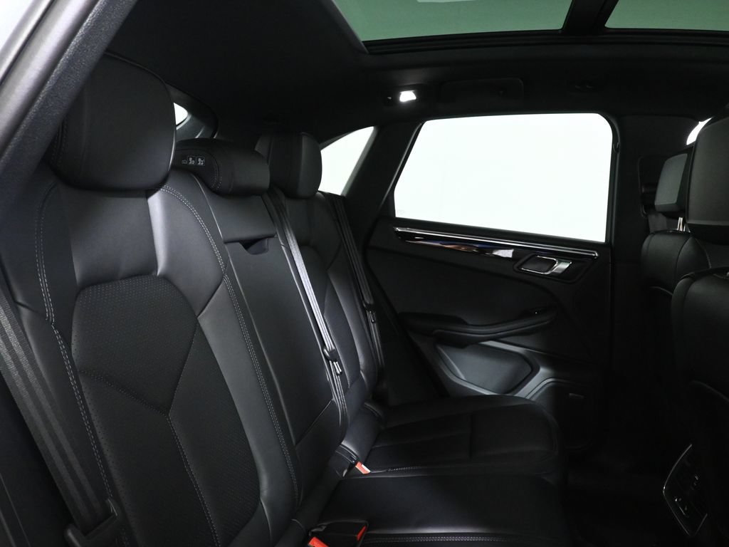 Used 2026 Porsche Macan AWD/4WD image 40