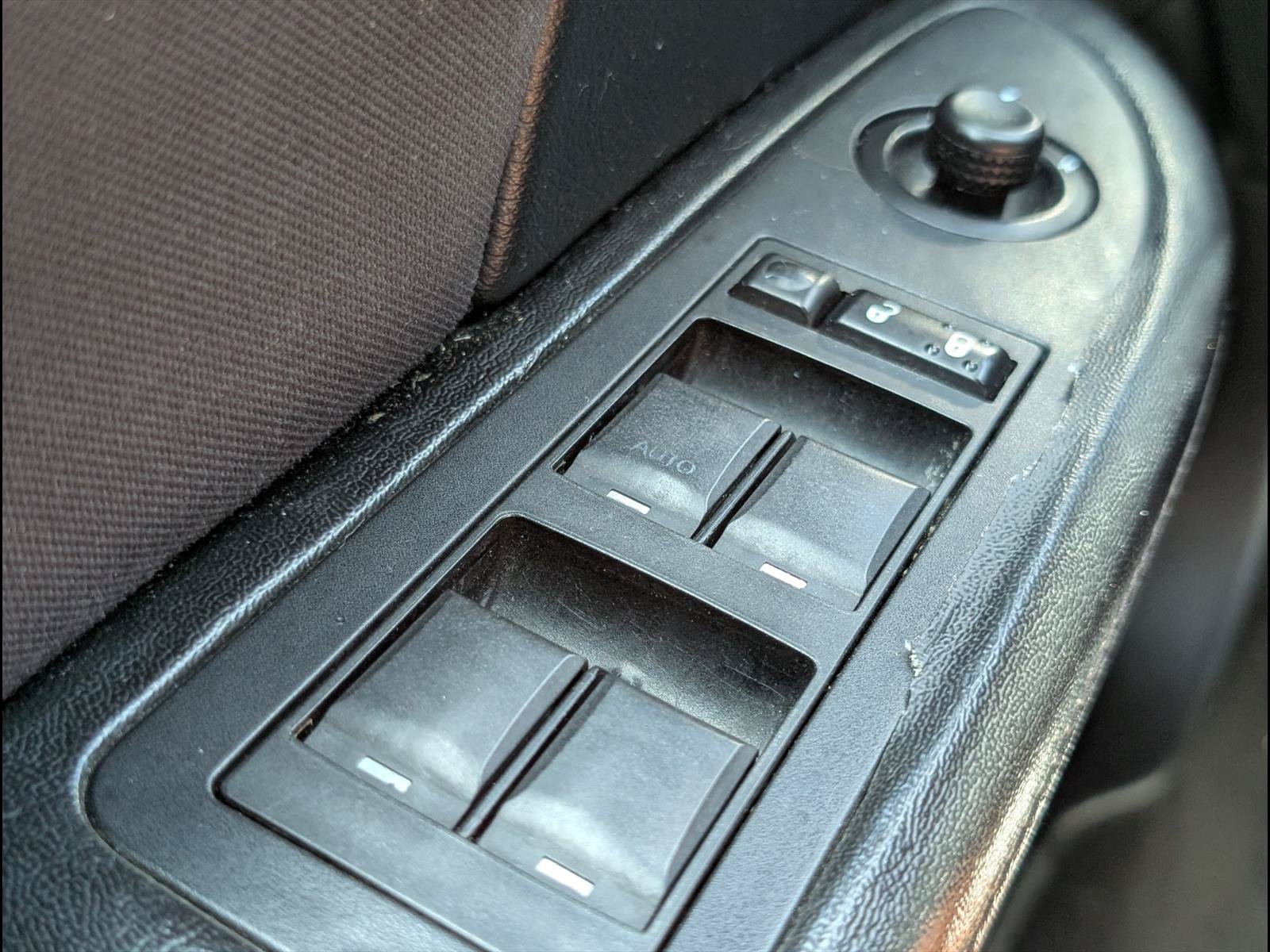 Used 2013 Chrysler 200 LX FWD image 17