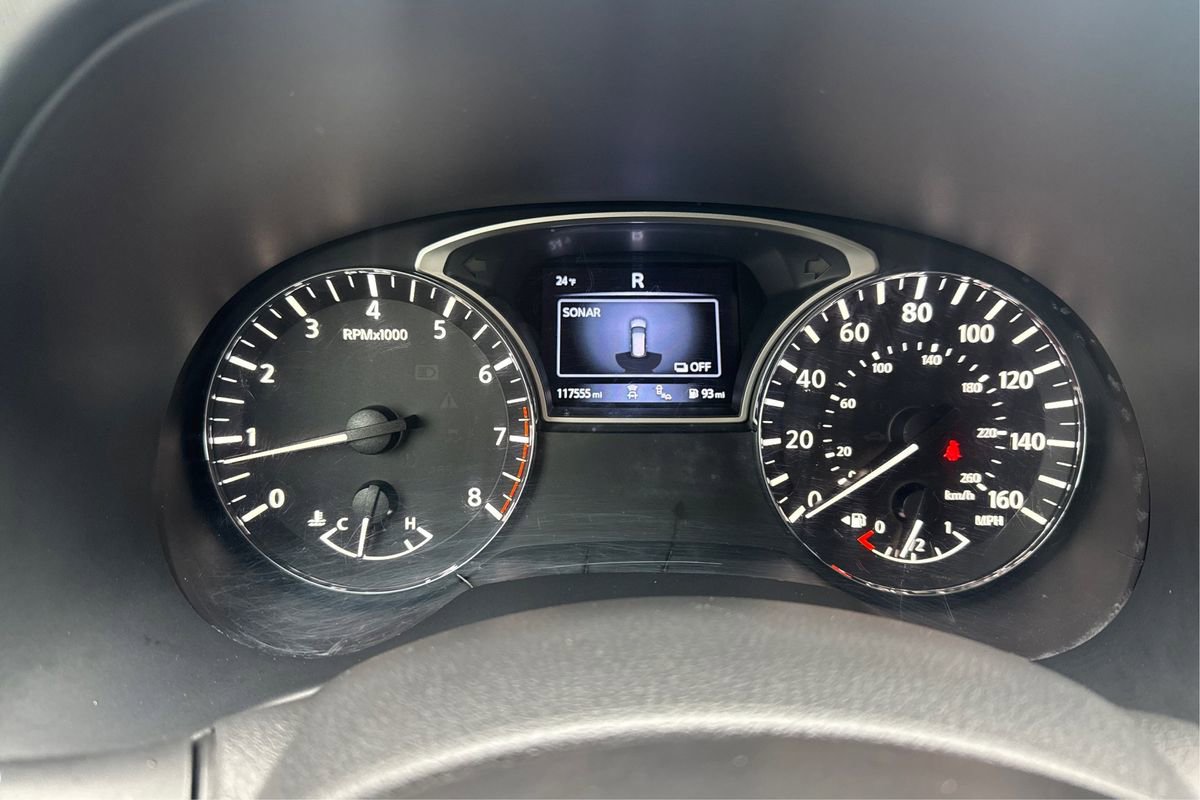 Used 2020 Nissan Pathfinder SL FWD image 16