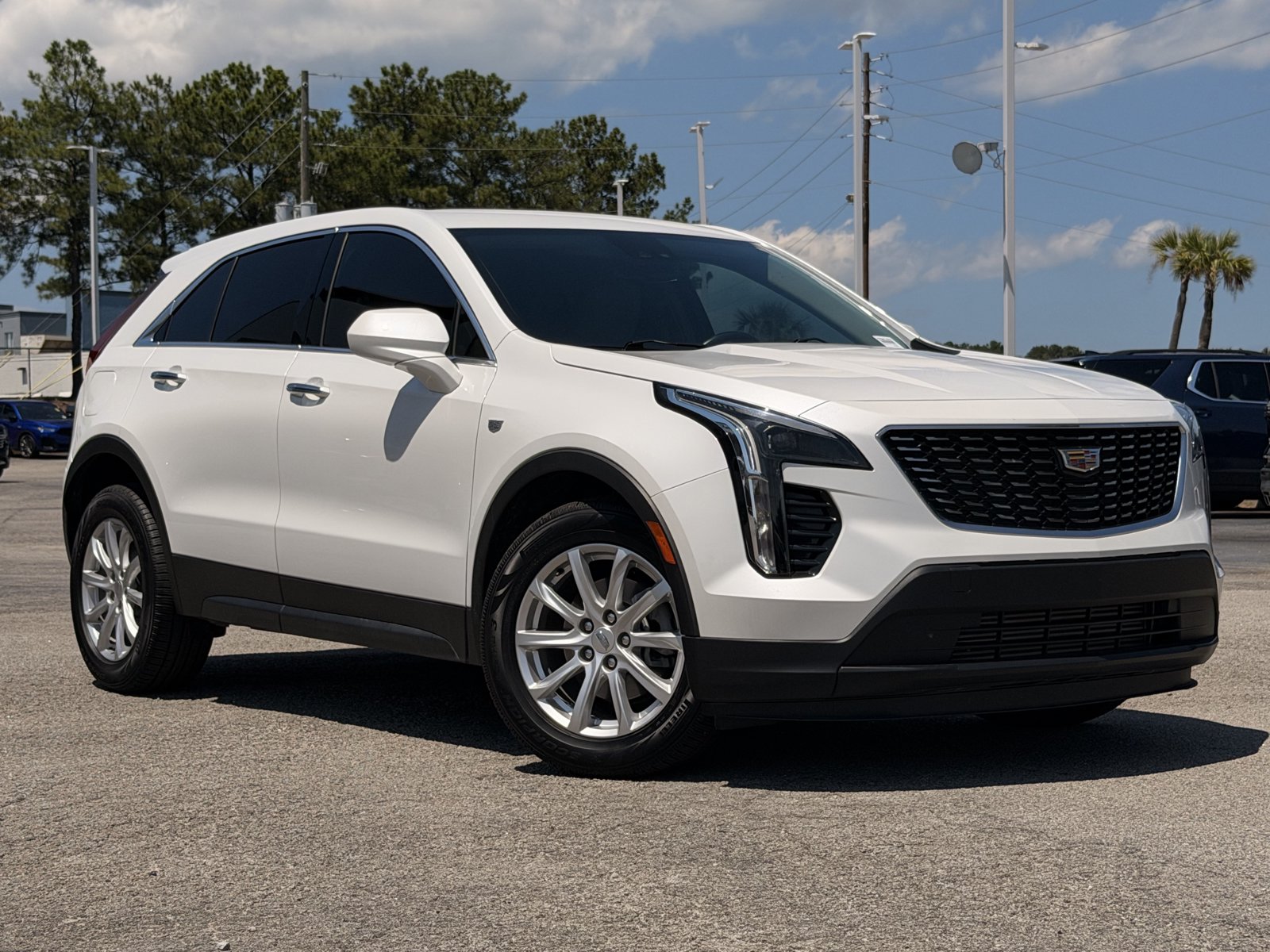 Used 2023 Cadillac XT4 Luxury FWD image 2