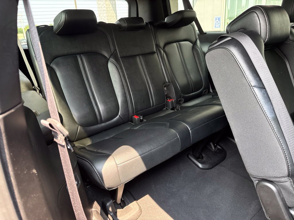 Used 2024 Jeep Wagoneer L Series II w/ Flexible Seating Group AWD/4WD image 27