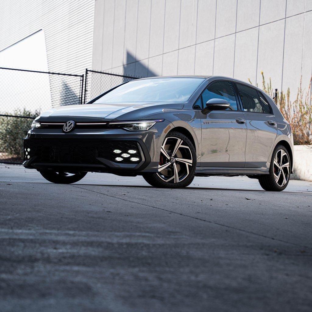 New 2026 Volkswagen GTI SE image 1