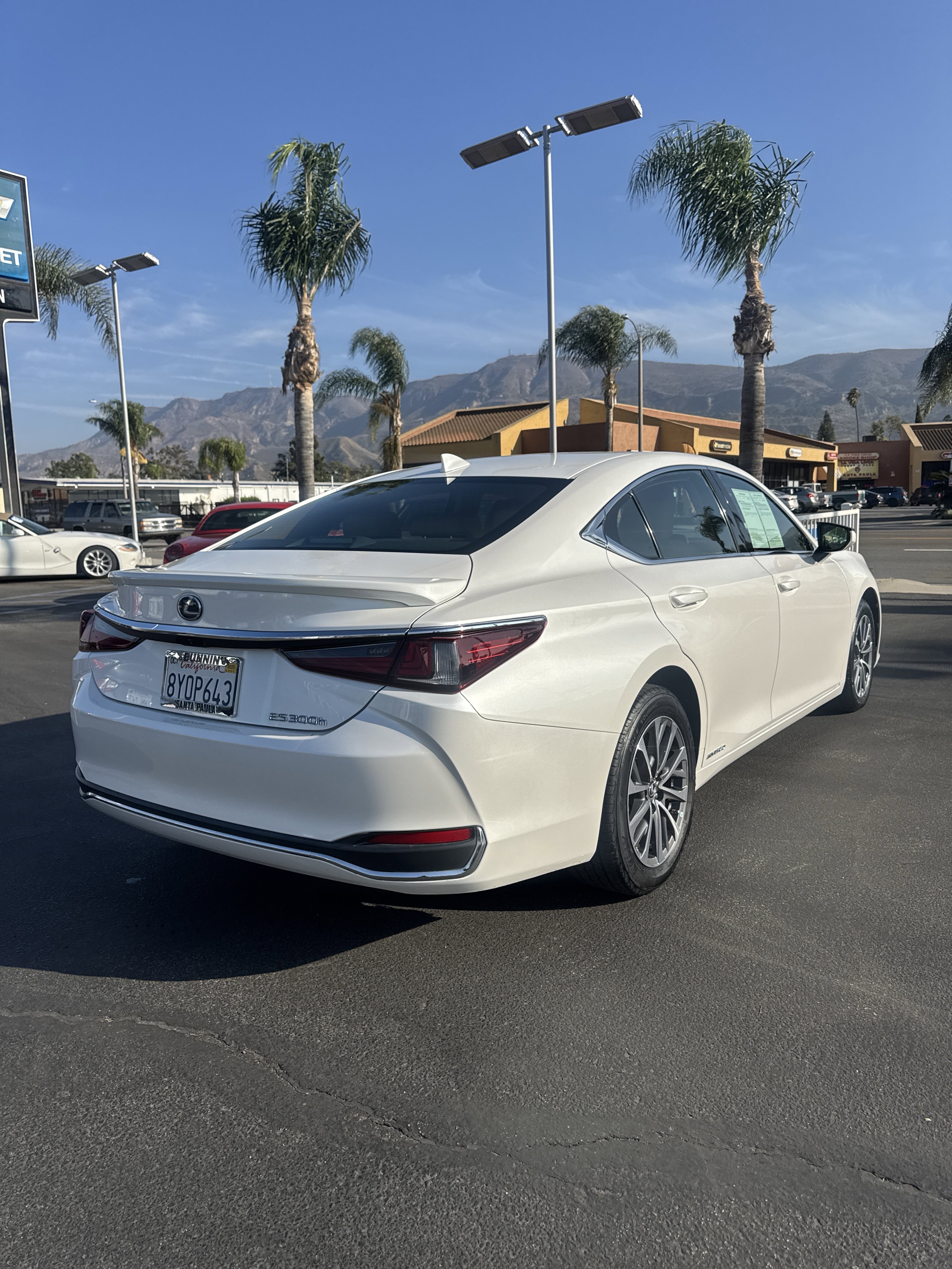 Used 2022 Lexus ES 300h image 3